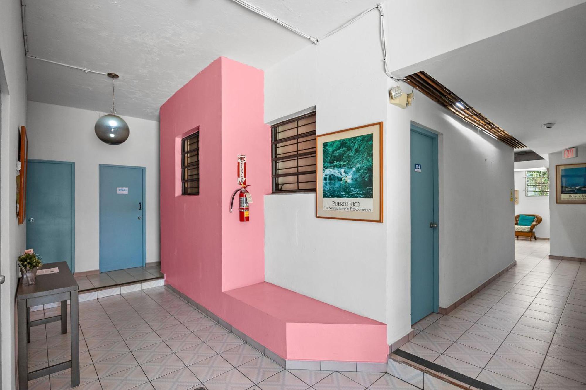 Borinquen Beach Inn San Juan Exterior photo