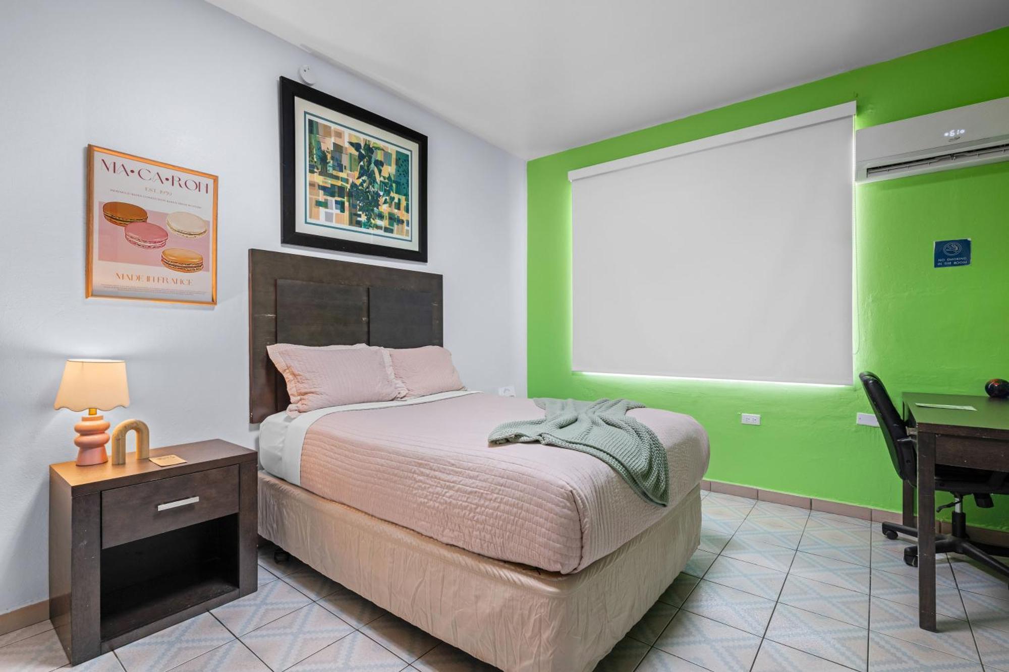 Borinquen Beach Inn San Juan Exterior photo