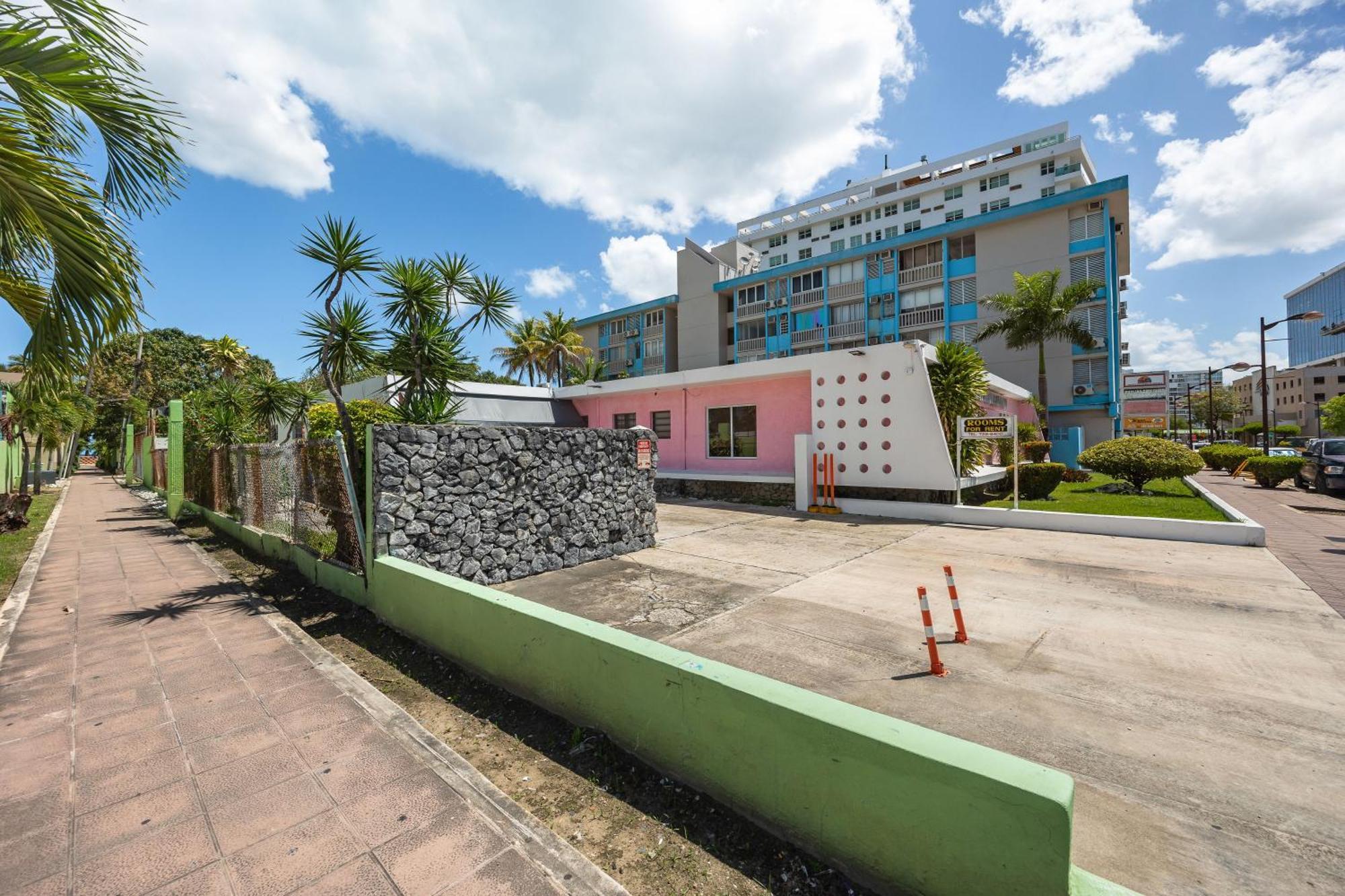 Borinquen Beach Inn San Juan Exterior photo