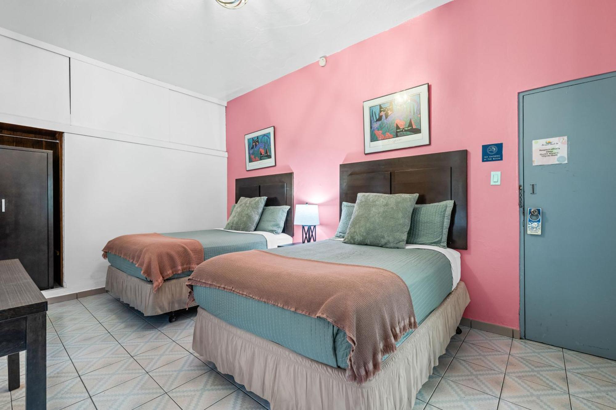 Borinquen Beach Inn San Juan Exterior photo
