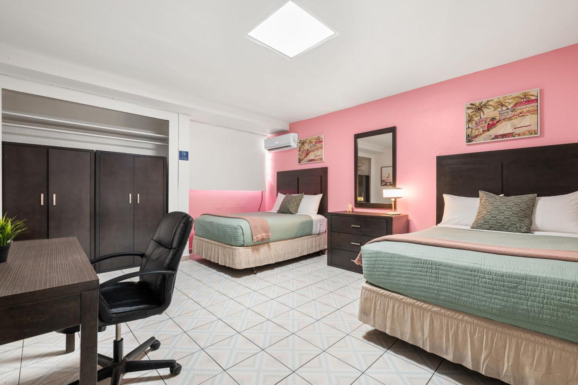Borinquen Beach Inn San Juan Exterior photo
